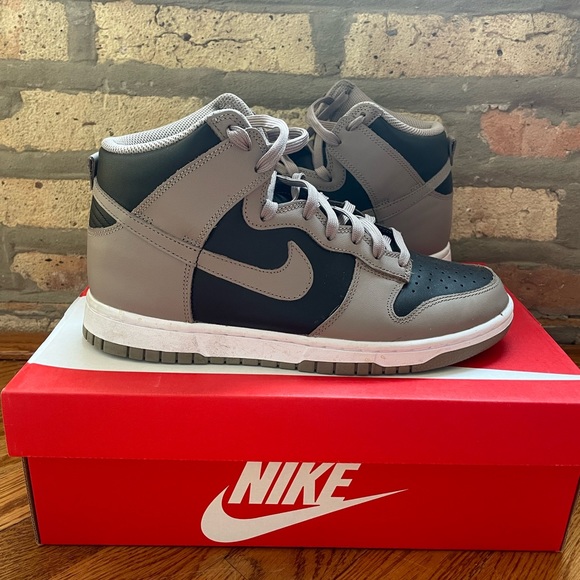 Size 8.5M/10W Dunks - Picture 6 of 6